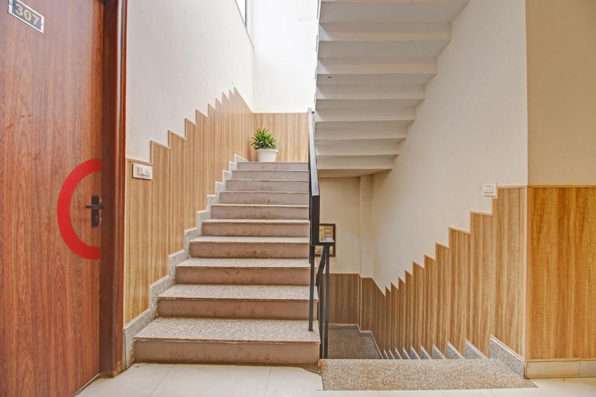 Hotel Super Townhouse Kachnar House Vikas Nagar Hasanganj Esterno foto