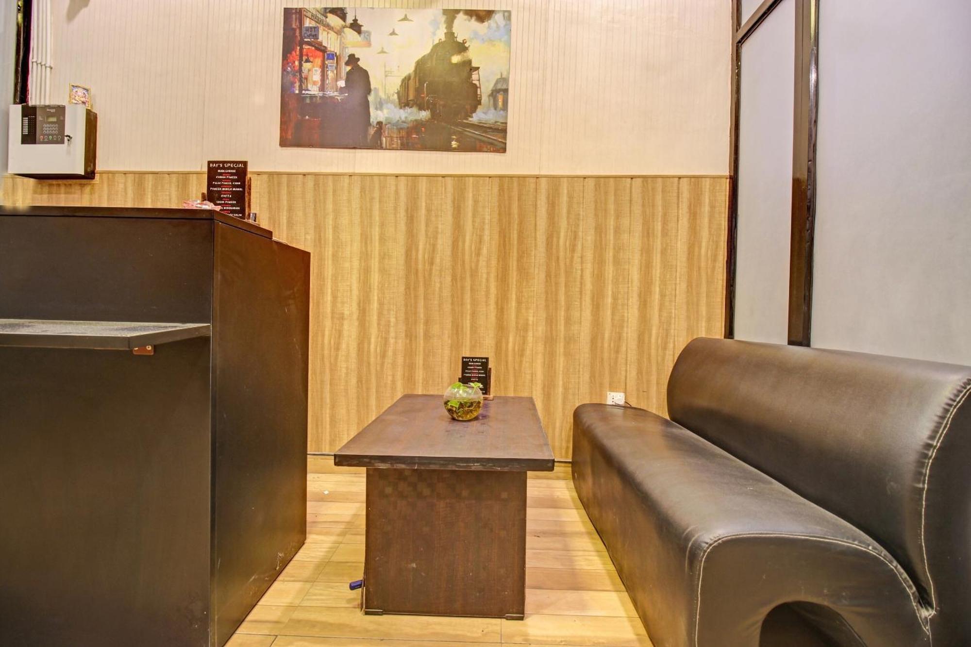 Hotel Super Townhouse Kachnar House Vikas Nagar Hasanganj Esterno foto