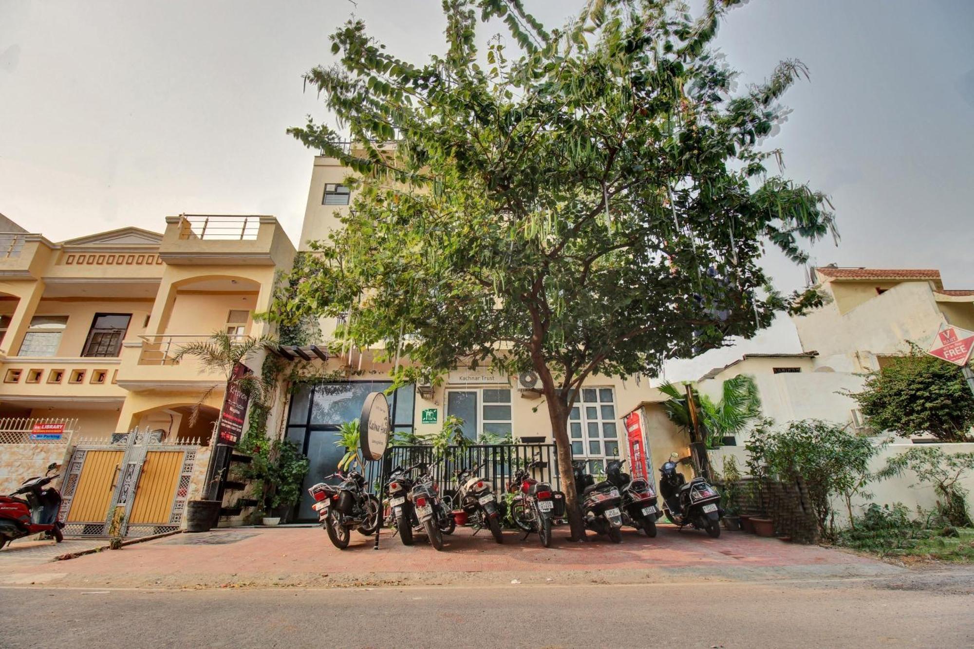 Hotel Super Townhouse Kachnar House Vikas Nagar Hasanganj Esterno foto